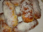 Una foto de pan de maicena en sarten