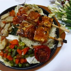 A picture of Paneer and vegetable rice sizzler.
