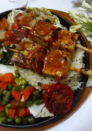 A picture of Paneer and vegetable rice sizzler.