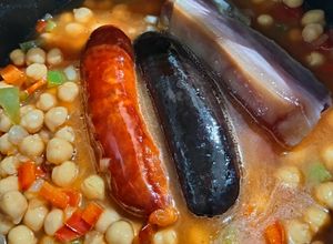 Una foto de Garbanzos con Compango Asturiano