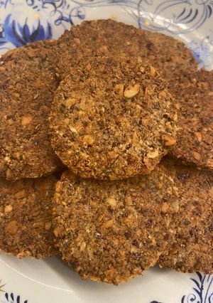 A picture of Crackers.