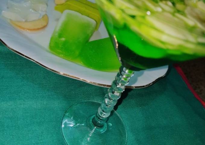 Ice lollies with green cocktail