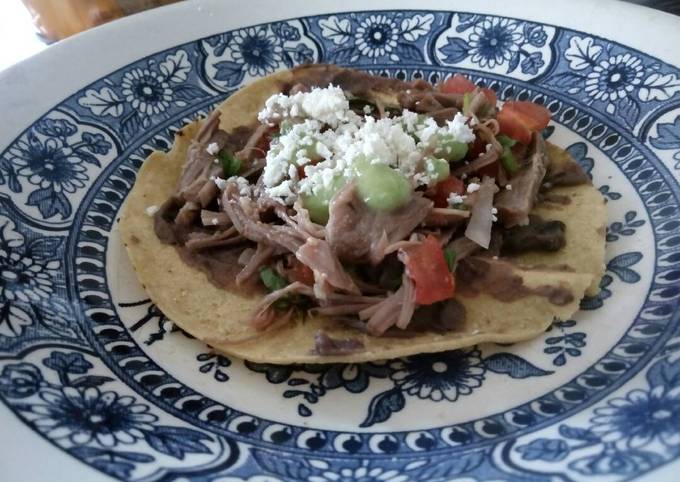 Tostada De Carne Deshebrada Receta De Xitlaly - Cookpad