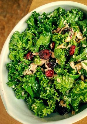 A picture of Tuna Honey Lemon Garden Salad.