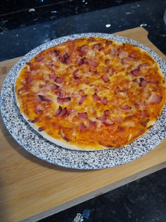 Una foto de Pizza de Jamón York y Queso en Mini-Horno