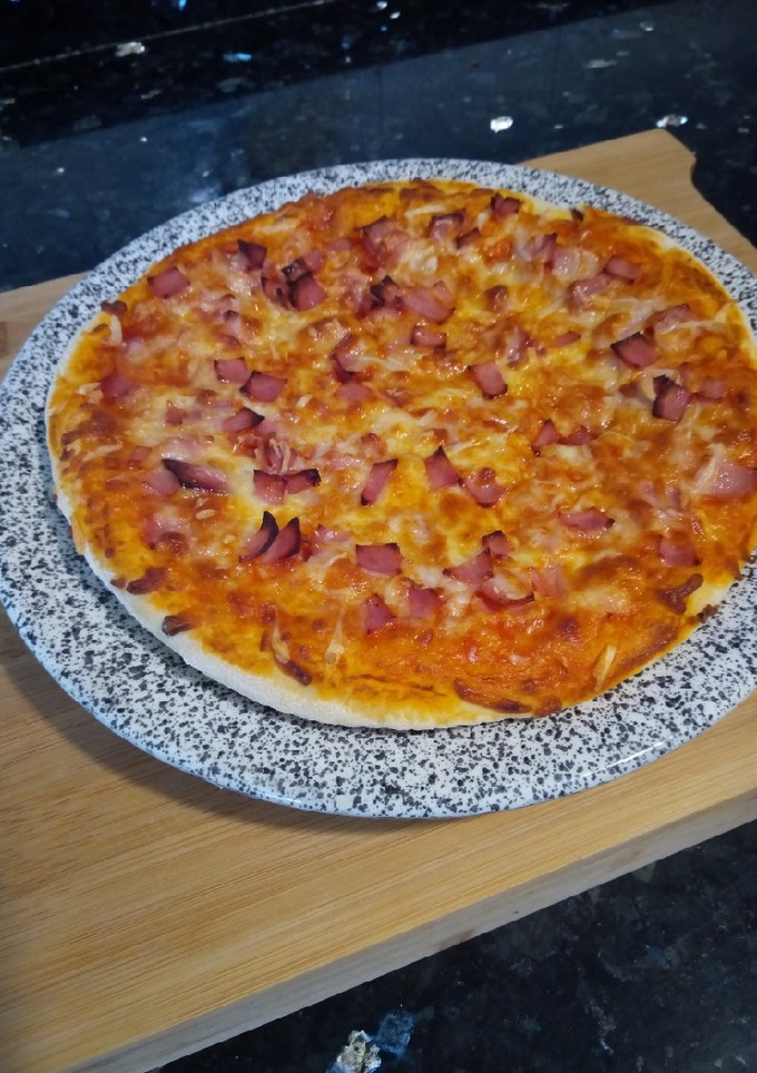Una foto de Pizza de Jamón York y Queso en Mini-Horno