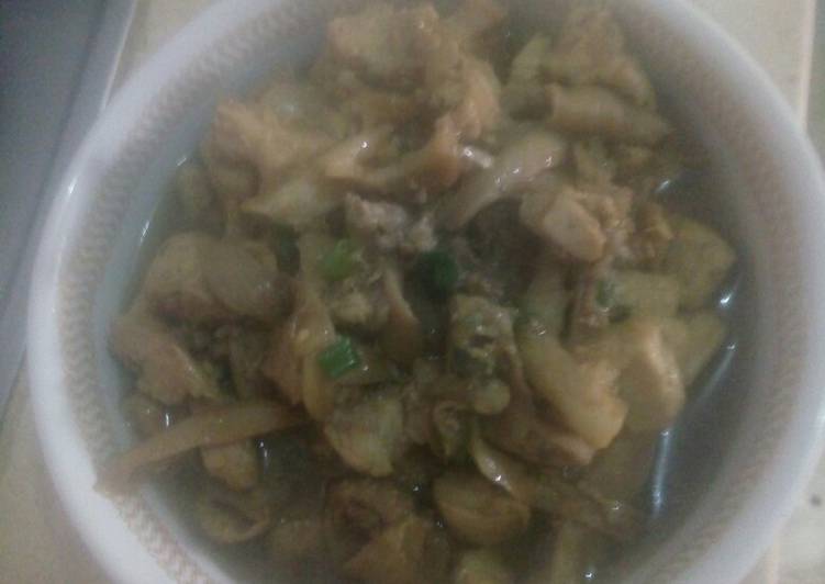 Tumis ayam jamur