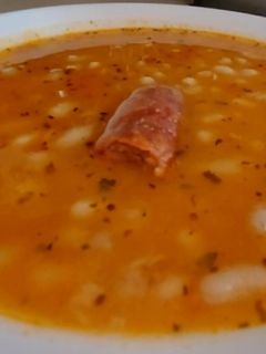 Una foto de Judías blancas con chorizo