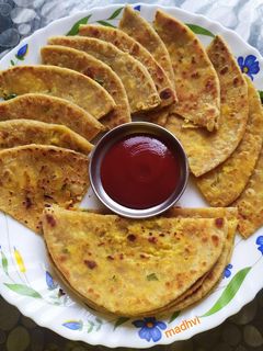 पनीर पराठा (Paneer Paratha recipe in Hindi) रेसिपी मुख्य फोटो
