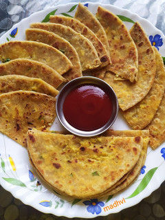 पनीर पराठा (Paneer Paratha recipe in Hindi) रेसिपी मुख्य फोटो