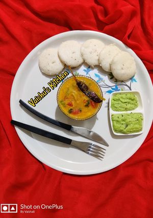 A picture of Idli.