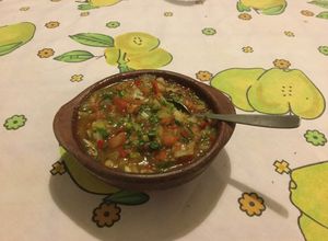 Una foto de Pebre chileno