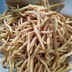 A picture of Stik bawang renyah pedas.
