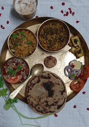 हेल्दी थाली (Healthy thali recipe in Hindi) रेसिपी मुख्य फोटो