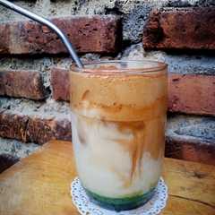 Dalgona coffee matcha latte রেসিপির প্রধান ছবি