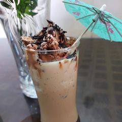 A picture of Oreo chocolate milkshake.