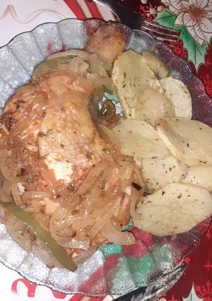 Una foto de Pollo al horno con papas