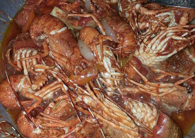 Langkah Mudah untuk Membuat Baby lobster saus padang, Lezat