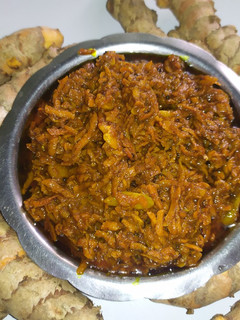 Fresh turmeric (pasumanjal) pickle செய்முறை முக்கிய புகைப்படம்