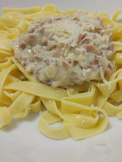 Una foto de Pasta con carbonara ligera