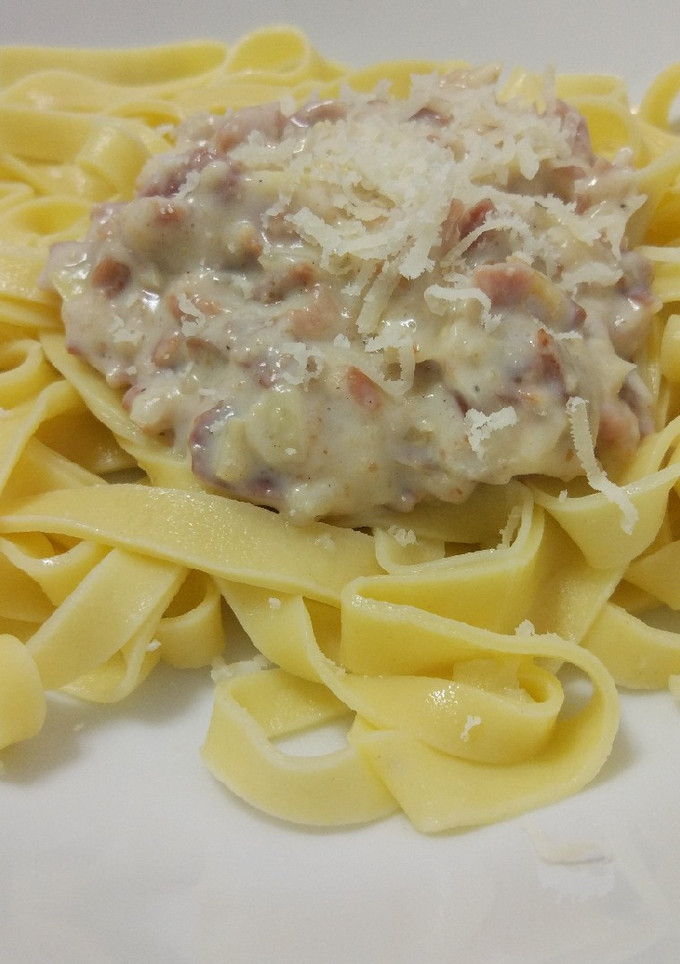 Una foto de Pasta con carbonara ligera