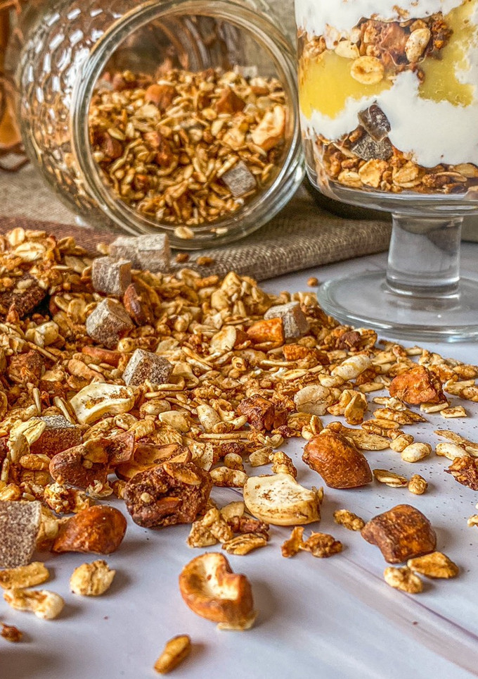 Una foto de Granola de manzana y anacardos