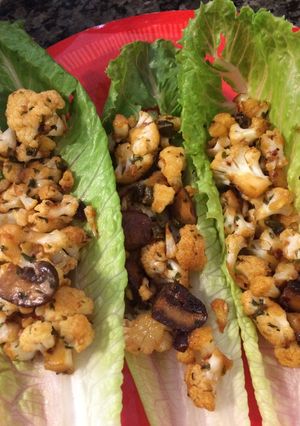 A picture of Spicy cauliflower lettuce wraps.