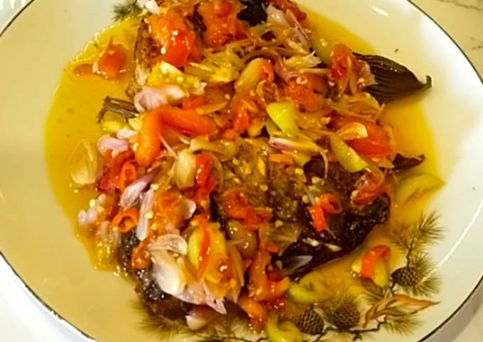 Resep Ikan goreng sambal dabu-dabu Resep Ikan goreng sambal dabu-dabu