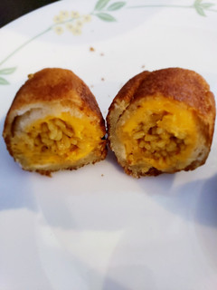 A picture of Ramen cheese bomb.