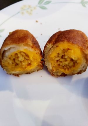 A picture of Ramen cheese bomb.