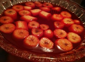 صورة لوصفة جيلي بنكهة الفراولة مع  قطع الموز