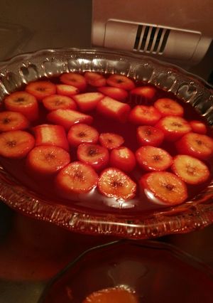 صورة لوصفة جيلي بنكهة الفراولة مع  قطع الموز