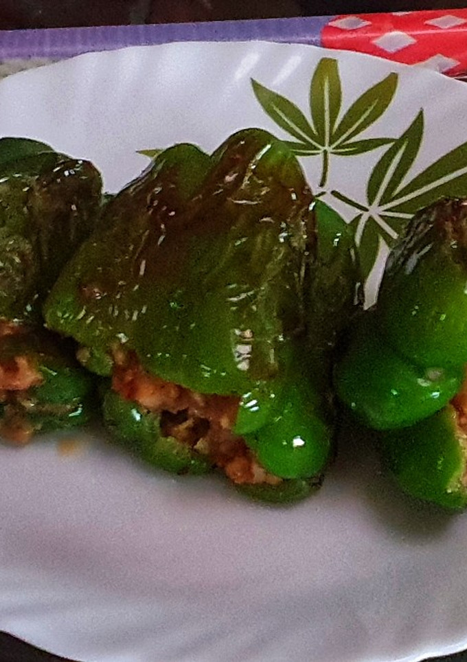 भरवा शिमला मिर्च (bharwa shimla mirch recipe in Hindi) रेसिपी मुख्य फोटो