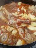 Pollo a la portuguesa en disco de arado