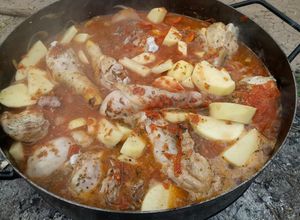 Una foto de Pollo a la portuguesa en disco de arado