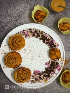 সিনামন ও পিনাট বাটার রোলস (Cinnamon And Peanut Butter Rolls Recipe In Bengali) রেসিপির প্রধান ছবি