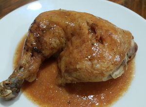 Una foto de Cuarto de pollo en cocción lenta, terminado en Airfryer