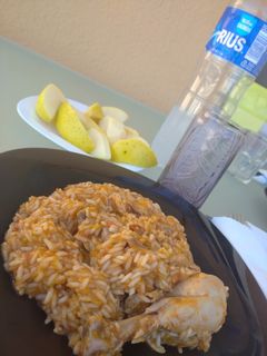 Una foto de Guiso de arroz con pollo
