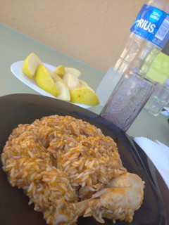 Una foto de Guiso de arroz con pollo