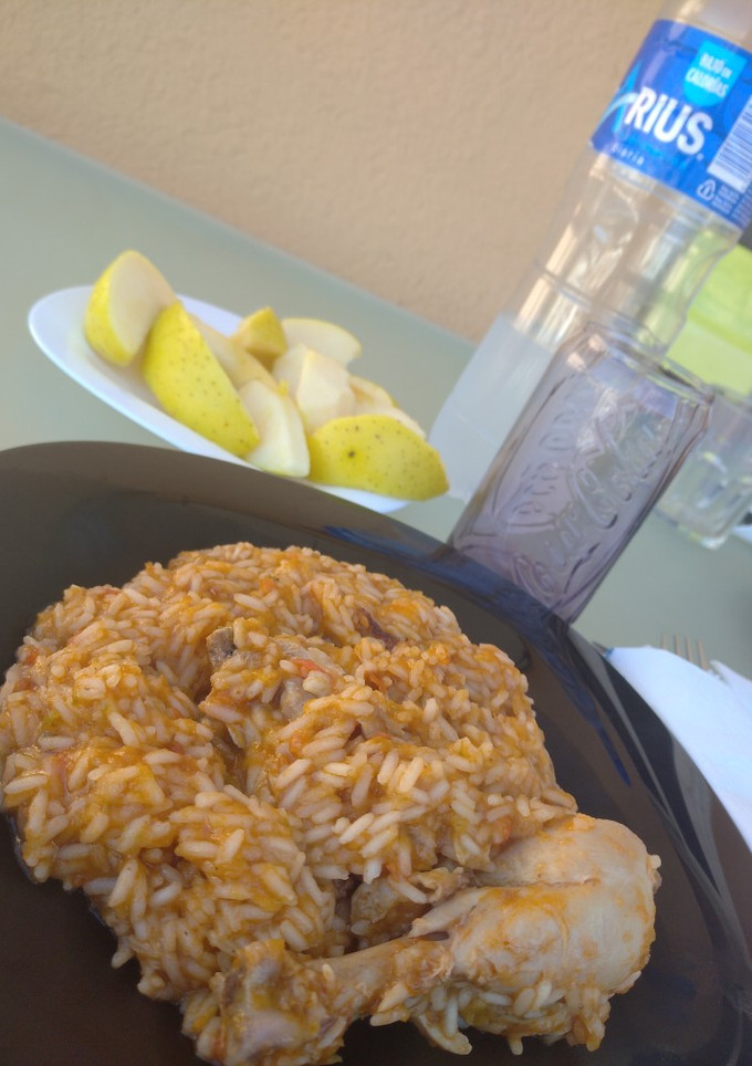 Una foto de Guiso de arroz con pollo