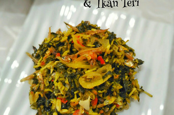 Langkah Mudah untuk Menyiapkan 35. Tumis Bunga Pepaya, Daun Singkong &amp; Teri Anti Gagal