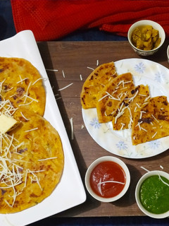 વેજ પનીર પરાઠા (Veg. Paneer Paratha Recipe In Gujarati) રેસીપી મુખ્ય ફોટો