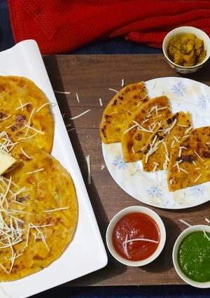 વેજ પનીર પરાઠા (Veg. Paneer Paratha Recipe In Gujarati) રેસીપી મુખ્ય ફોટો