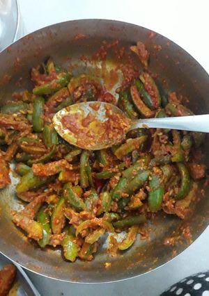 A picture of Tindora mirchi achar.