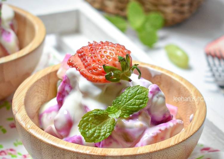 Fruits Salad With Yogurt
