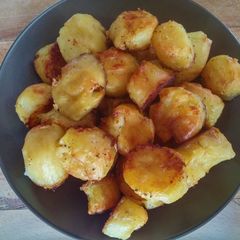 A picture of Crunchy roast potatoes.