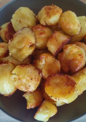 A picture of Crunchy roast potatoes.