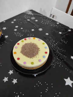 Una foto de Tarta de cumpleaños de tres chocolates