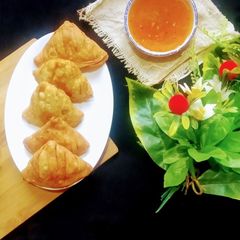 A picture of Chicken vegetables samosay.