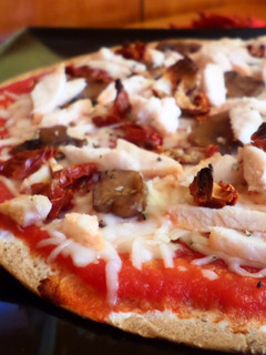 Una foto de Pizza de fit de pollo y champiñones